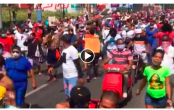 Multitud viola distanciamiento en Puerto Plata y recibe en las calles al peregrino