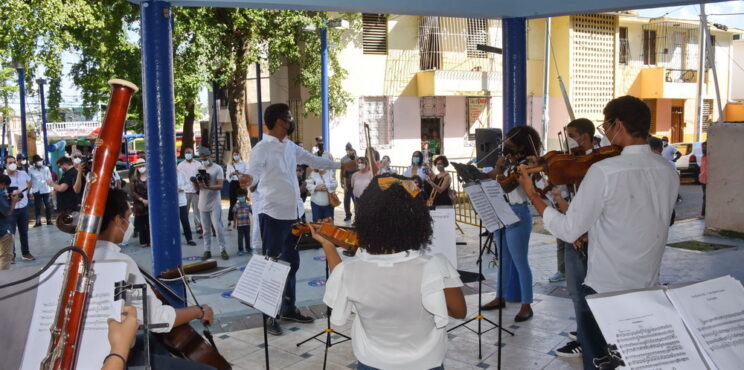 Primera edición de “Sinfonía Callejera” se presentó en barrios Guachupita y Luperón