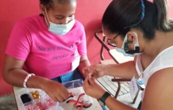 “Red de Jóvenes Madres de El Cajuil”  En el 2021 continuarán los cursos talleres de bisutería