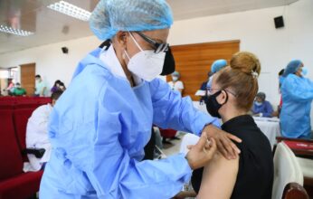 Inician jornada vacunación contra el Covid-19 a personal del Hospital Gautier