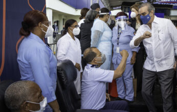 Gobierno inicia Plan Nacional de Vacunación contra el Covid-19 en el Hospital Militar Dr. Ramón de Lara
