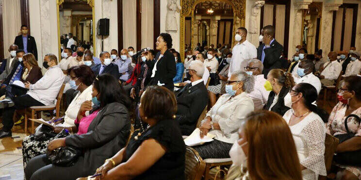 Presidente Abinader asegura soluciones a demandas de juntas de vecinos de La Romana