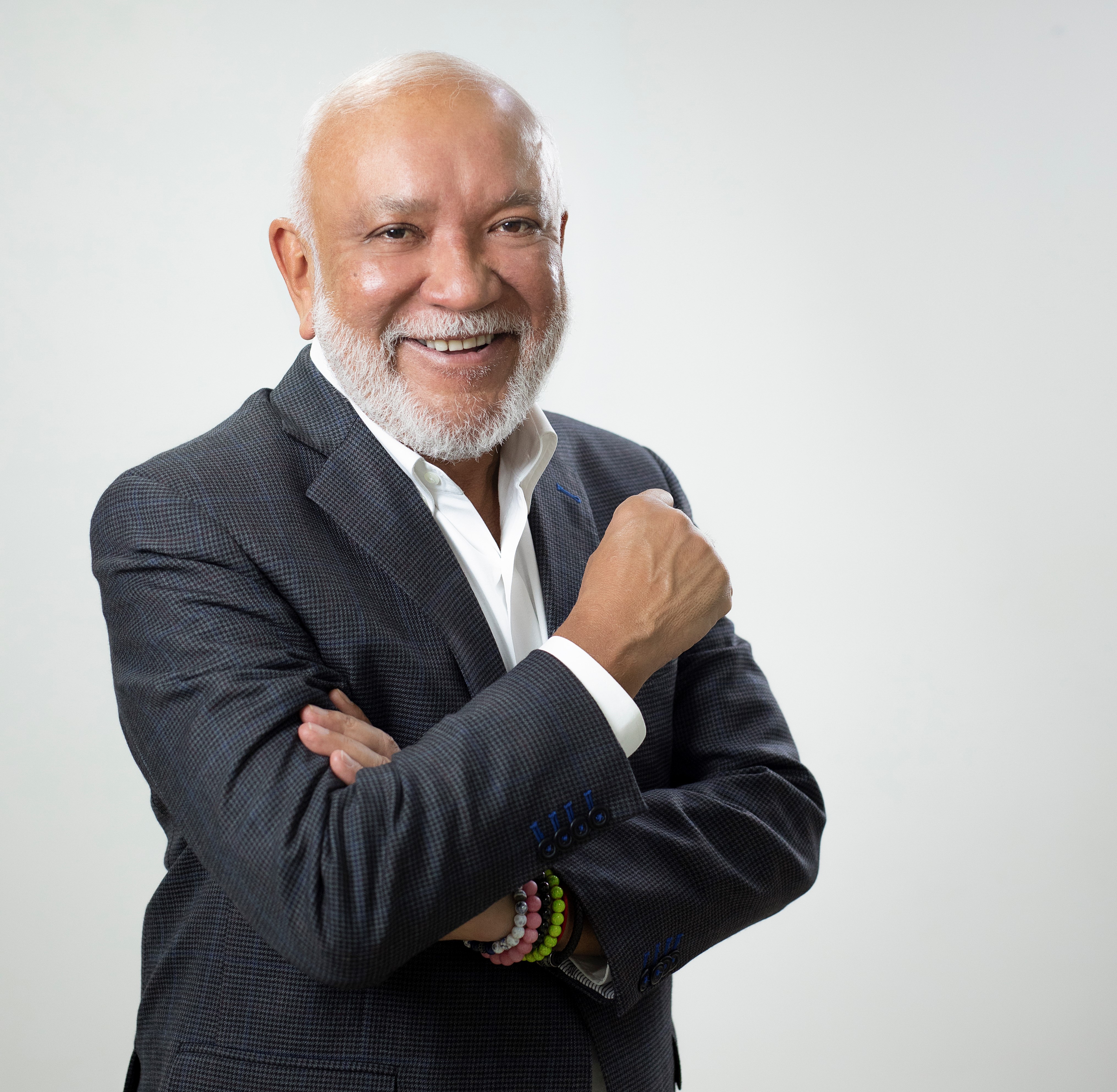 Jochy Santos con una trayectoria de más de 40 años entre la radio y la televisión