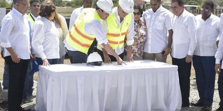 Presidente Abinader y Ministro Bonilla inician construcción de la UASD en Baní