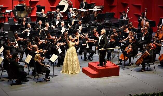 Orquesta Sinfónica Nacional inicia temporada de conciertos 2022 con la violinista dominicana Aisha Syed
