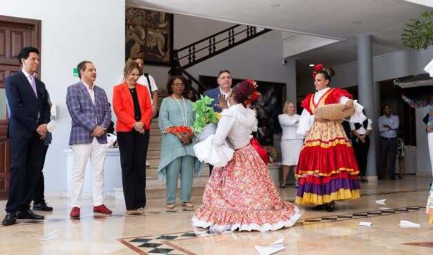 Cultura celebra a ritmo de merengue el Día Mundial del Folklore