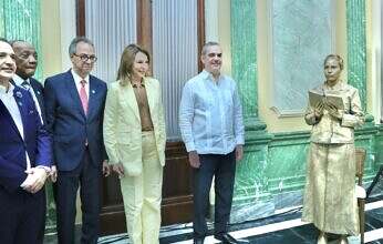 En Día Nacional del Poeta, Presidente Abinader recibe a poetas dominicanos en Palacio Nacional