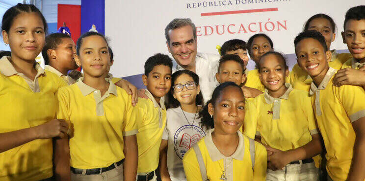 Presidente Abinader inaugura escuela básica en La Barranquita, Santiago; inversión supera los RD 130 millones
