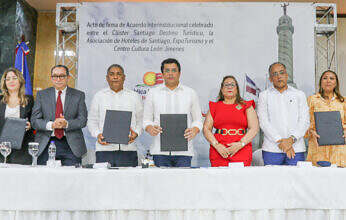 MITUR firma acuerdo con Clúster Santiago Destino Turístico para fomentar y fortalecer la imagen de la Ciudad Corazón