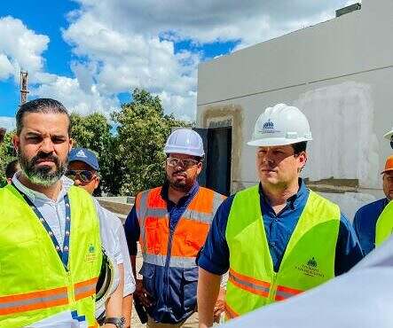 Ministro Carlos Bonilla supervisa avances en Construcción de Hospital Municipal de Villa Hermosa