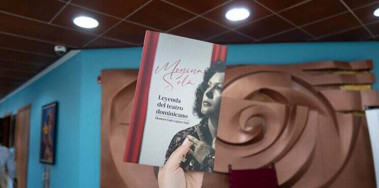 Presentan libro “Monina Solá, leyenda del teatro dominicano”