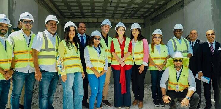 Vicepresidenta Raquel Peña y directivos del MIVED supervisan construcción de la UASD en AZUA