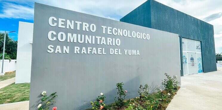 Presidente Abinader y Ministro Bonilla entregan Centro Tecnológico Comunitario en San Rafael del Yuma
