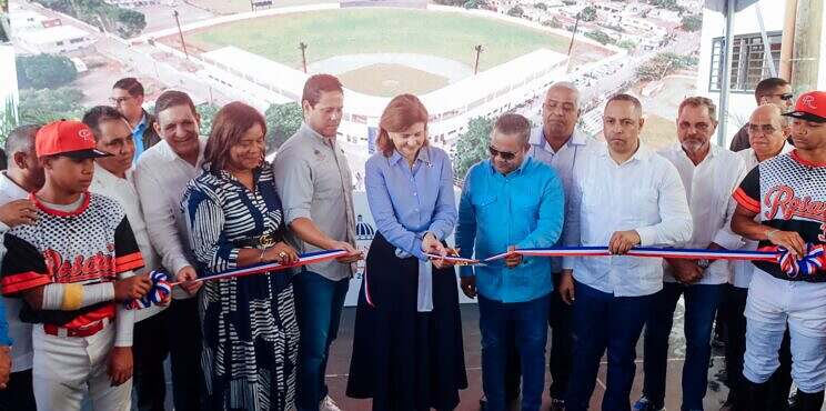 Vicepresidenta Peña y Ministro Bonilla inauguran Estadio de Béisbol Bebecito del Villar en Bonao
