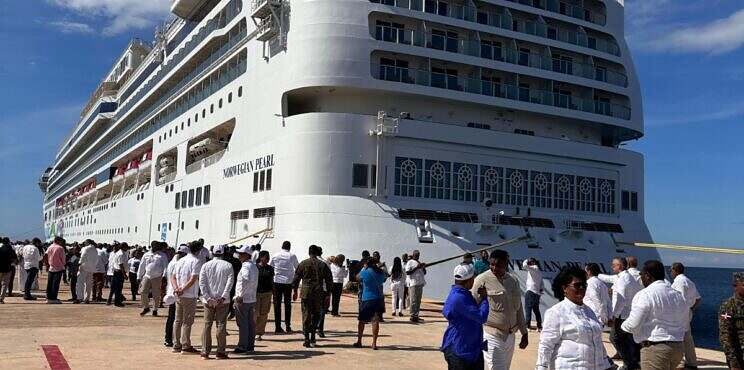 Presidente Luis Abinader inaugura puerto de Cabo Rojo con la llegada de su primer crucero