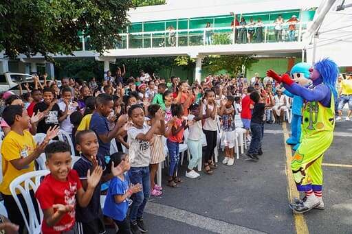 Fundación Cruz Jiminián llena de alegría a niños de la capital con entrega de juguetes