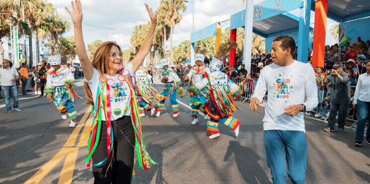 Carnaval del Distrito Nacional 2024 se celebra con éxito; más de 70 comparsas deslumbran en el Malecón de Santo Domingo