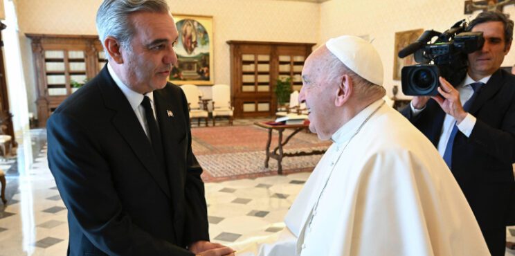 Papa Francisco recibe en audiencia privada al presidente Luis Abinader