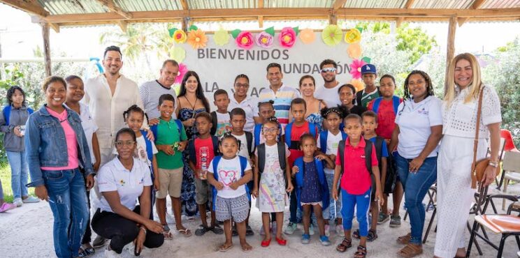 Ismael Cala Foundation y Acevedo Foundation ofrecieron talleres de liderazgo y entregaron útiles escolares en dos escuelas de Punta Cana