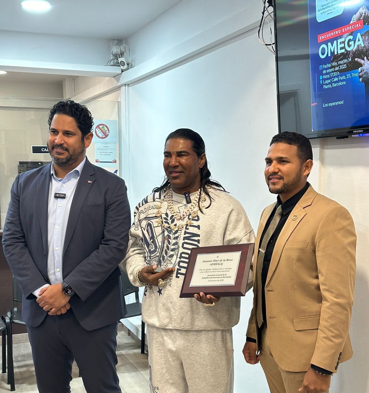 “ Omega” es reconocido por el consulado dominicano en Barcelona