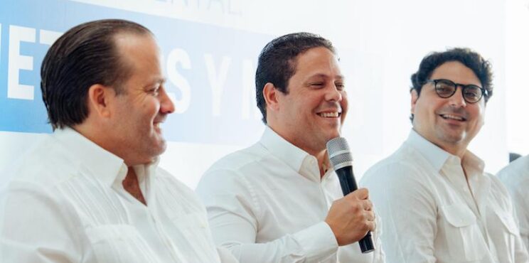 Ministro Bonilla destaca construcción de miles de viviendas y decenas de hospitales en Foro Business 2025